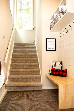 Silver_Fir_Loft_ - _Snoqualmie_Summit_1_entry_04_staircase